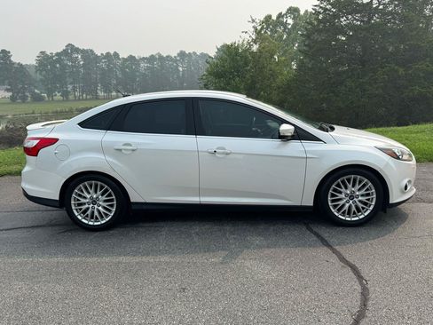 Used 2014 Ford Focus Titanium FWD image 25