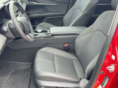 Used 2025 Toyota Camry XLE w/ Premium Package image 5