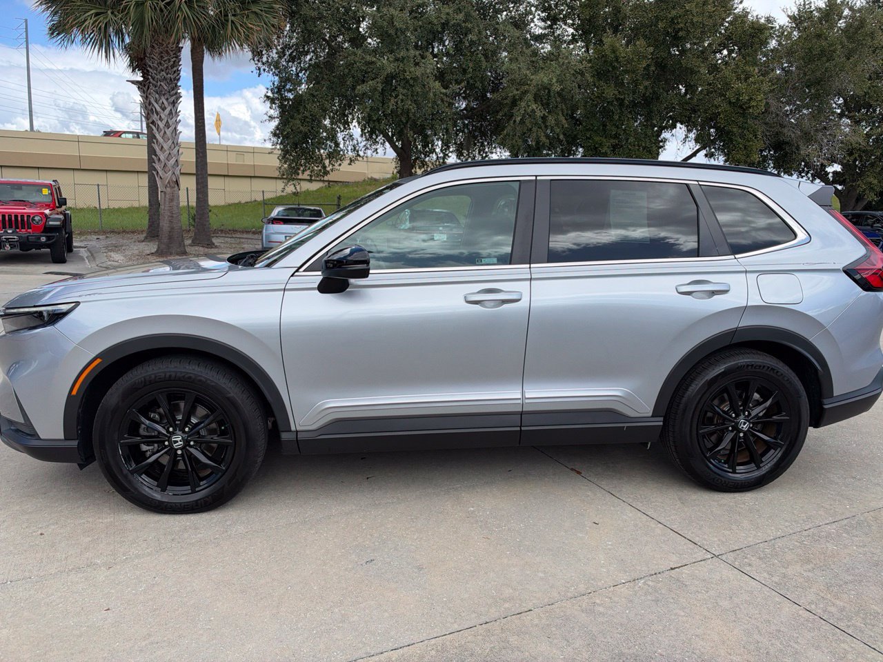 Used 2025 Honda CR-V Sport image 2