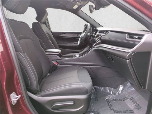 Used 2024 Jeep Grand Cherokee L Laredo RWD image 23