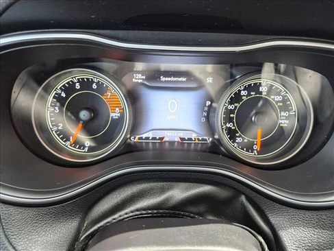 Used 2019 Jeep Cherokee Trailhawk AWD/4WD image 12