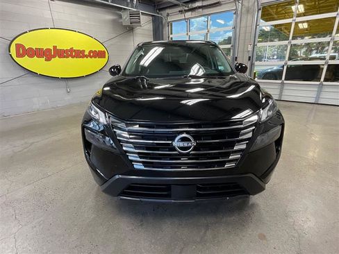 Used 2024 Nissan Rogue SV FWD image 8