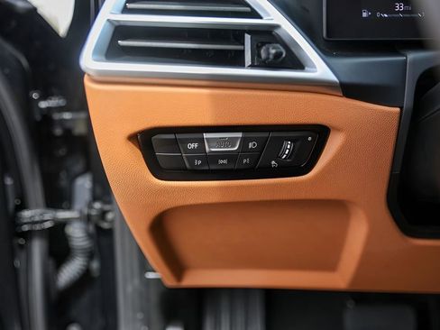 Used 2025 BMW 330i Sedan w/ Premium Package image 15