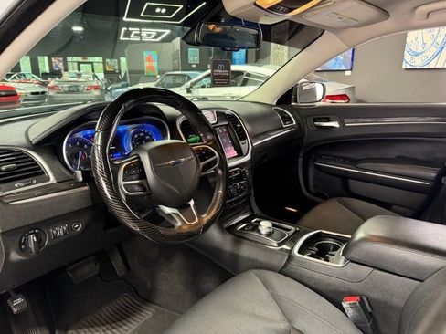 Used 2019 Chrysler 300 Touring w/ Sport Appearance Package RWD image 9