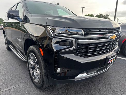 Used 2024 Chevrolet Suburban LT w/ Luxury Package image 1