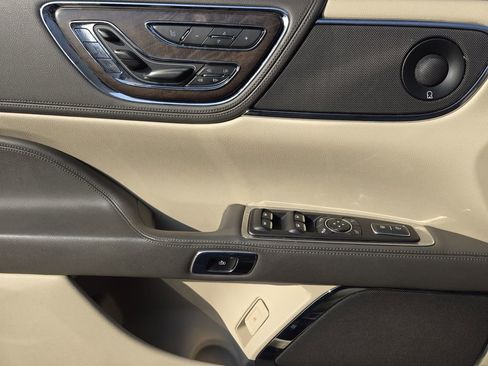 Used 2018 Lincoln Continental Reserve w/ Rear-seat Package image 18