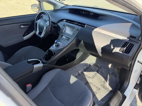 Used 2014 Toyota Prius Plug-In Hybrid image 13