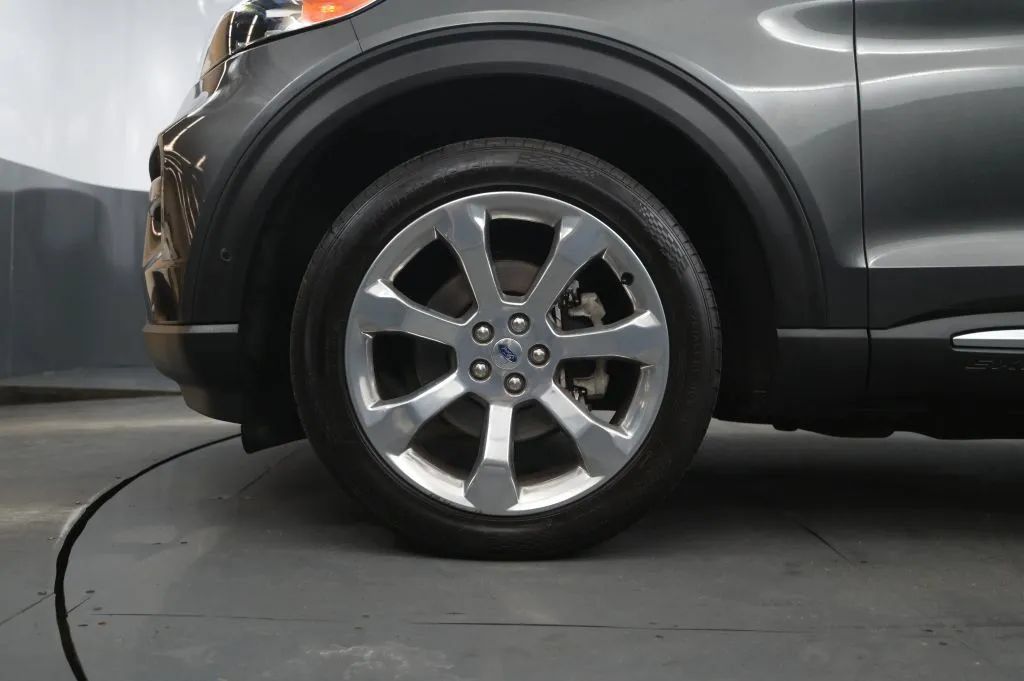 Used 2020 Ford Explorer Platinum w/ Premium Technology Package AWD/4WD image 11