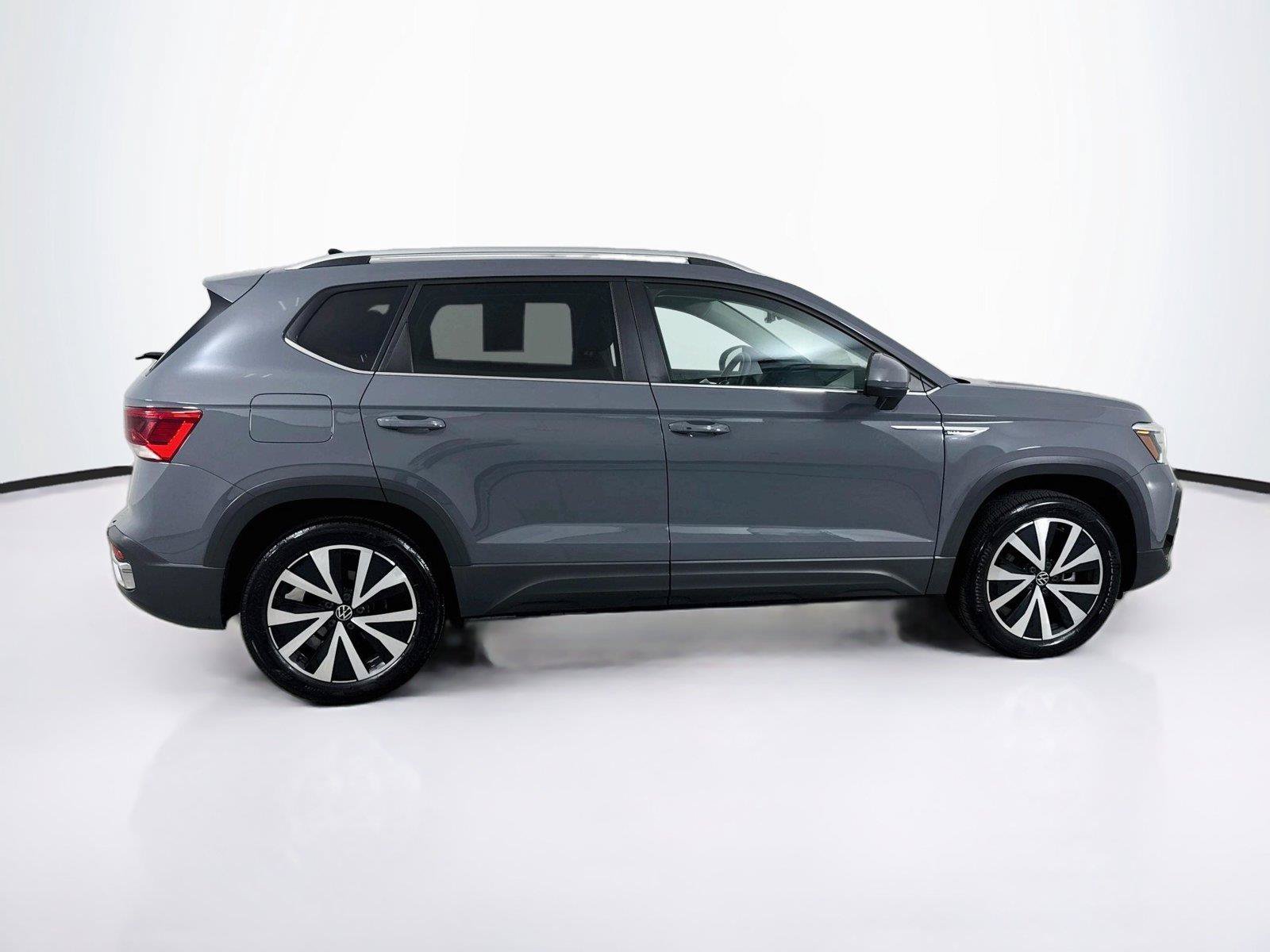 Used 2023 Volkswagen Taos SE w/ Panoramic Sunroof Package AWD/4WD image 8