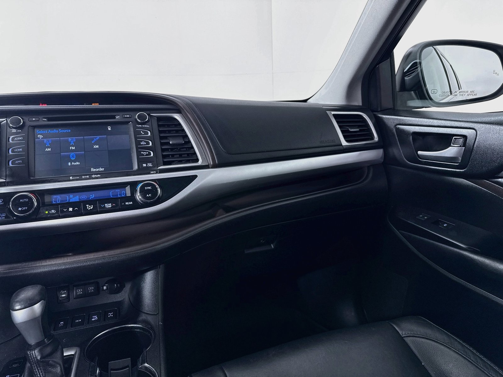 Used 2017 Toyota Highlander XLE AWD/4WD image 18