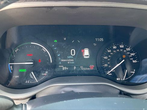 Used 2025 Toyota Sienna XLE FWD image 28