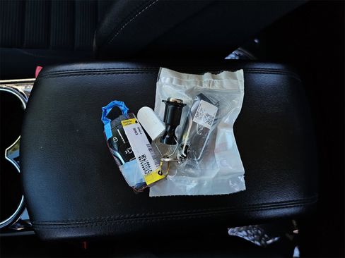 Used 2015 Ford Edge SEL image 36