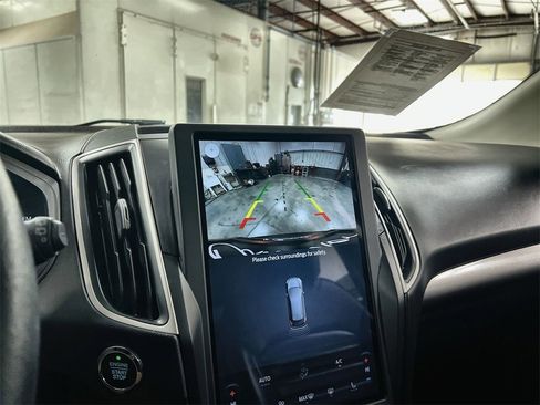 Used 2024 Ford Edge SEL image 33