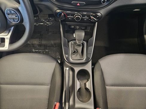 Used 2025 Kia Soul LX w/ LX Technology Package FWD image 19
