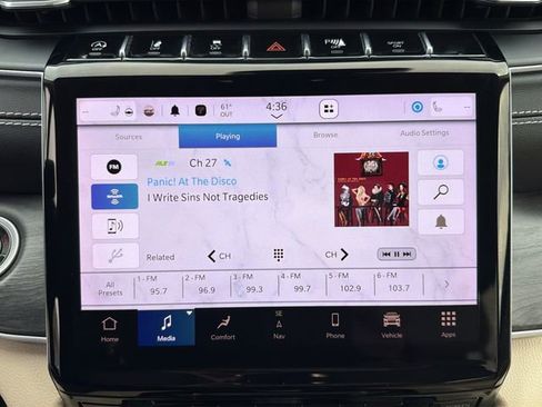 Used 2022 Jeep Grand Cherokee Limited w/ Luxury Tech Group II image 16