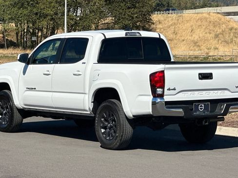 Used 2023 Toyota Tacoma SR5 AWD/4WD image 5