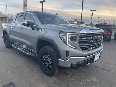 Used 2023 GMC Sierra 1500 SLT w/ SLT Convenience Package image 8
