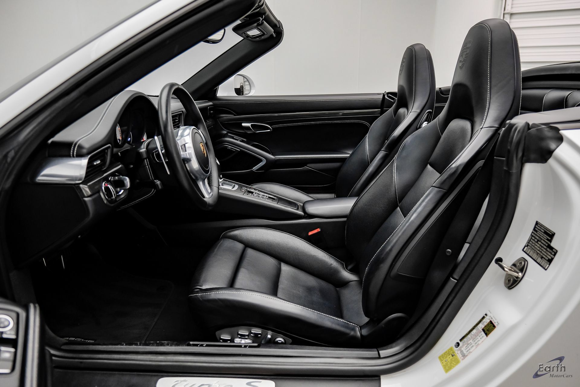 Used 2016 Porsche 911 Turbo S AWD/4WD image 40