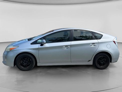 Used 2014 Toyota Prius Two FWD image 2