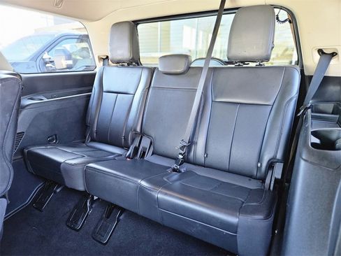 Used 2024 Ford Expedition XLT image 12