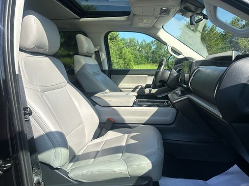 Certified 2025 Ford Expedition Active AWD/4WD image 10