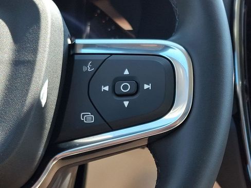 Certified 2026 Volvo XC40 B5 Plus AWD/4WD image 24