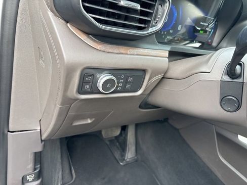 Used 2022 Ford Explorer Platinum w/ Technology Package image 27