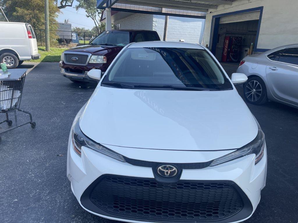 Used 2021 Toyota Corolla LE FWD image 3