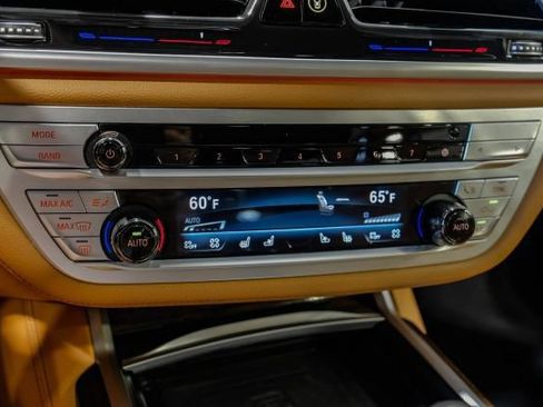 Used 2022 BMW 750i xDrive w/ Luxury Rear Seating Package AWD/4WD image 36