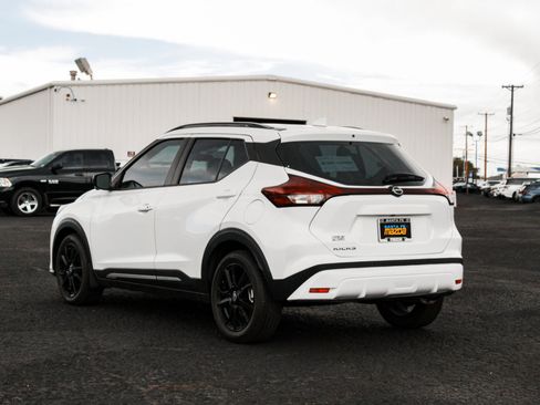 Used 2024 Nissan Kicks SR w/ SR Premium Package FWD image 7