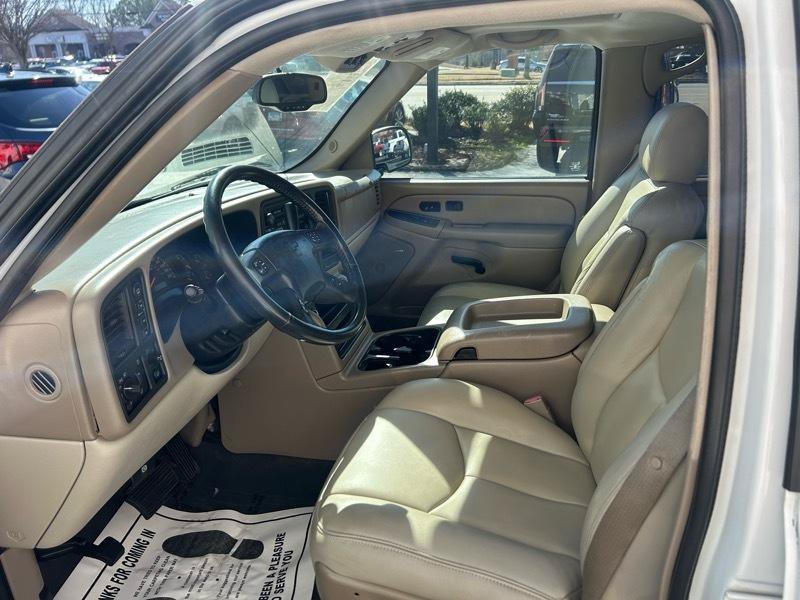 Used 2005 Chevrolet Tahoe LT w/ LT Preferred Equipment Group AWD/4WD image 9