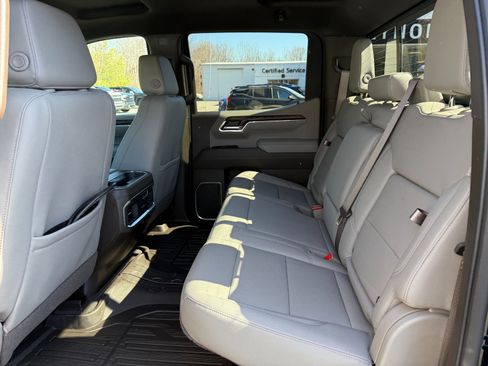 New 2026 GMC Sierra 1500 SLT image 16