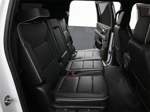 Used 2021 Chevrolet Suburban Premier w/ Premium Package image 22