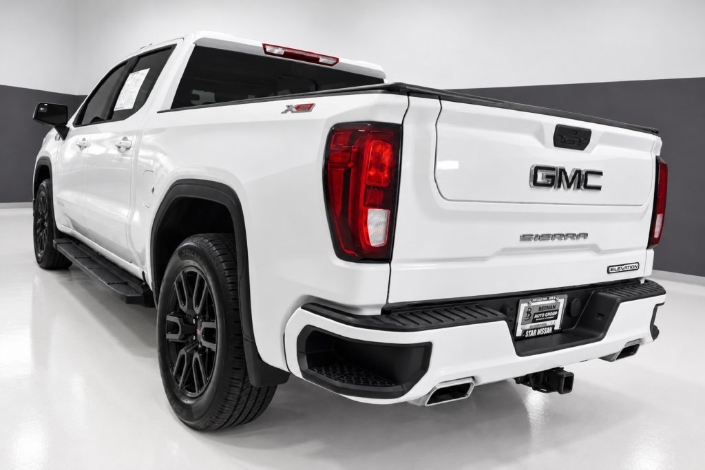 Used 2021 GMC Sierra 1500 Elevation w/ LPO, Elevation Black Package AWD/4WD image 3