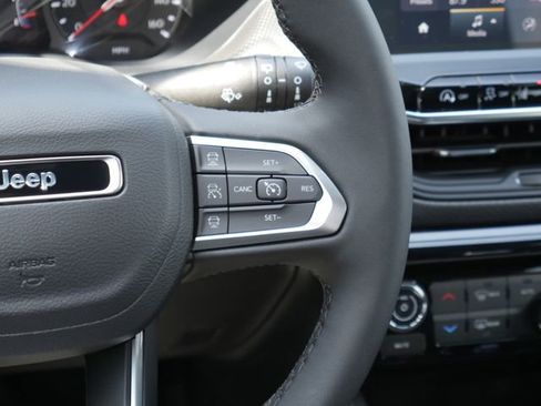 Used 2025 Jeep Compass Limited w/ Sun & Sound Group AWD/4WD image 18