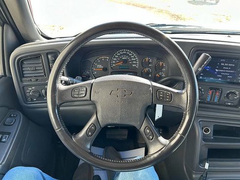 Used 2004 Chevrolet Silverado 3500 4x4 Extended Cab w/ Heavy-Duty Power Package image 19