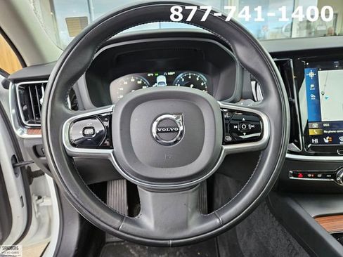 Used 2019 Volvo S60 T6 Momentum w/ Multimedia Package image 19