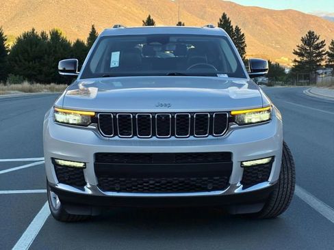 Used 2021 Jeep Grand Cherokee L Limited w/ Luxury Tech Group II image 3