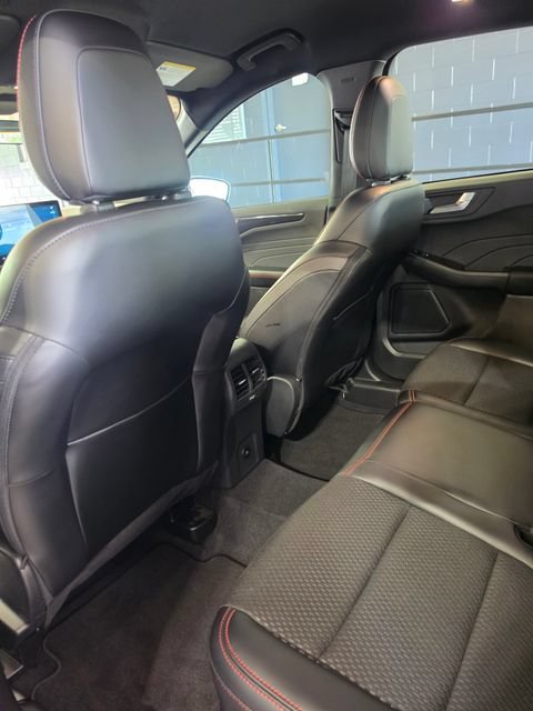 Used 2025 Ford Escape ST-Line w/ Tech Pack #1 FWD image 19
