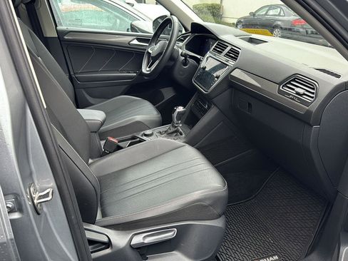 Used 2023 Volkswagen Tiguan SE image 13