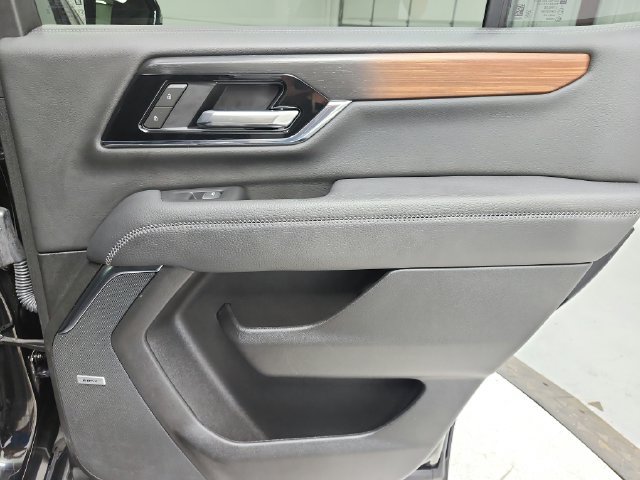 Used 2025 GMC Yukon Denali AWD/4WD image 43
