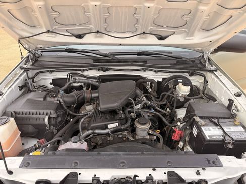 Used 2015 Toyota Tacoma 4x4 Access Cab image 36