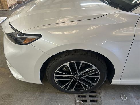 Used 2025 Toyota Camry XLE image 16