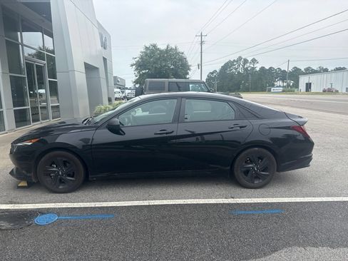 Used 2021 Hyundai Elantra SEL FWD image 4