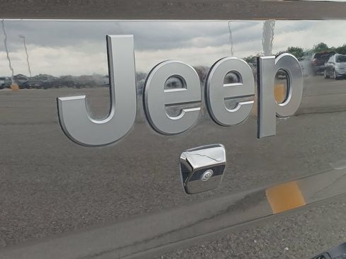 Used 2023 Jeep Gladiator Sport AWD/4WD image 20