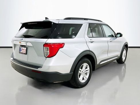 Used 2024 Ford Explorer XLT image 7