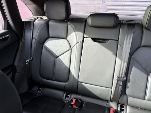 Certified 2024 Porsche Macan image 39