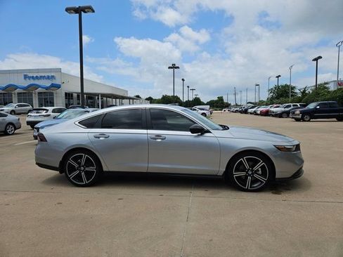 Used 2025 Honda Accord Sport image 4
