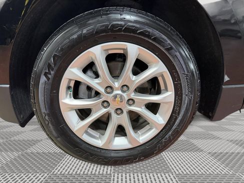 Used 2020 Chevrolet Equinox LT w/ Driver Convenience Package AWD/4WD image 19