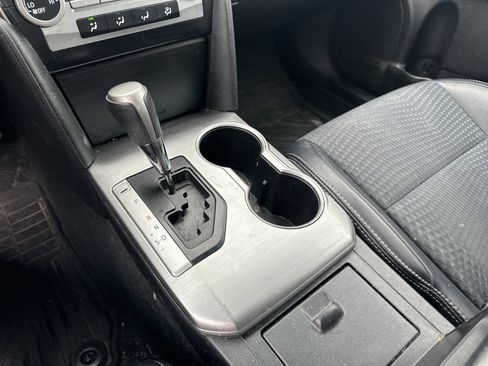 Used 2014 Toyota Camry SE image 29